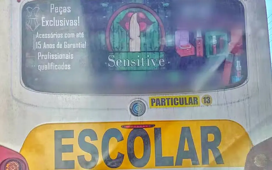 Ônibus escolar com propaganda erótica causa polêmica em Santa Rita do Sapucaí