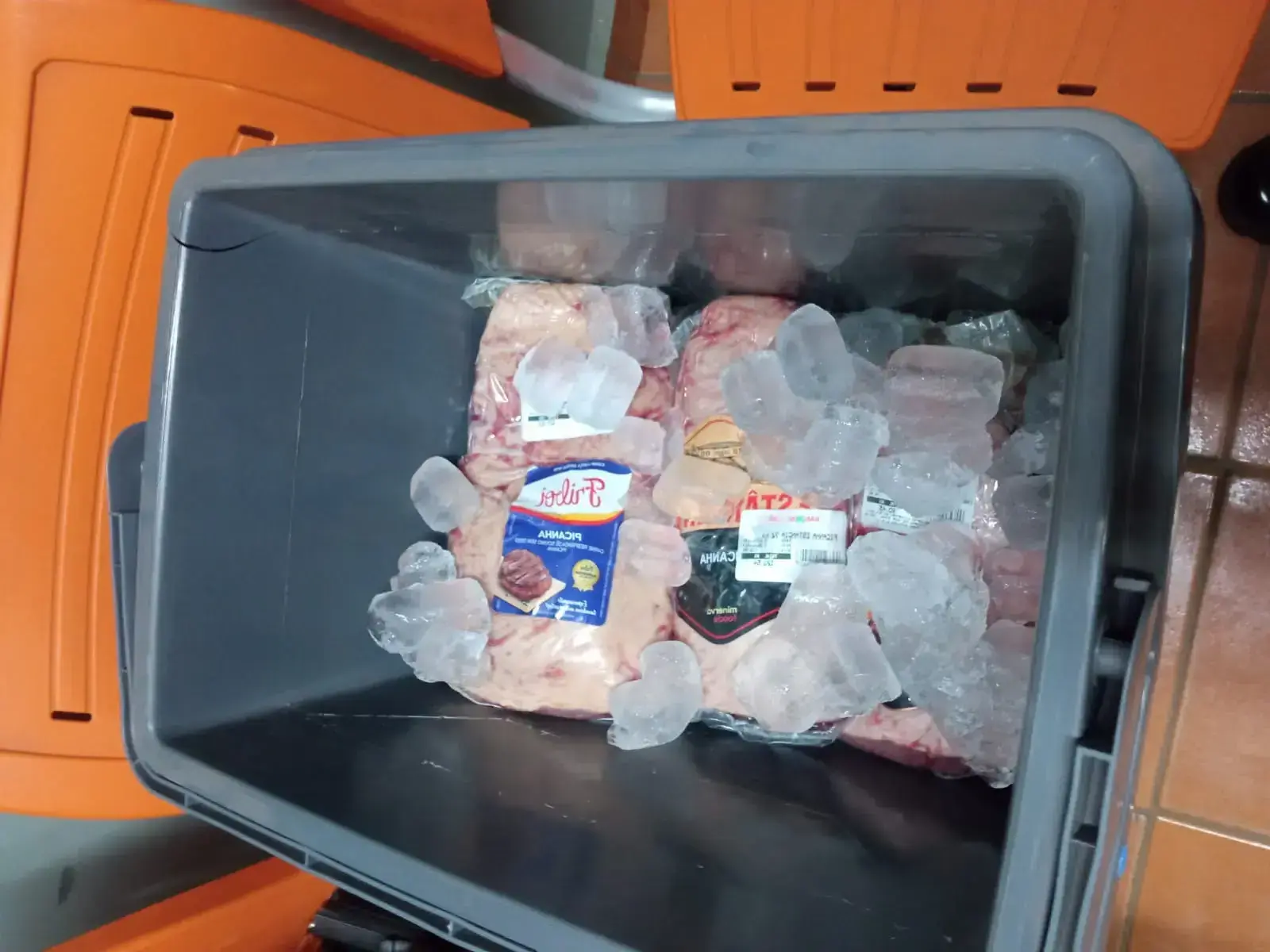 Ladrão é preso ao deixar supermercado com peças de picanha