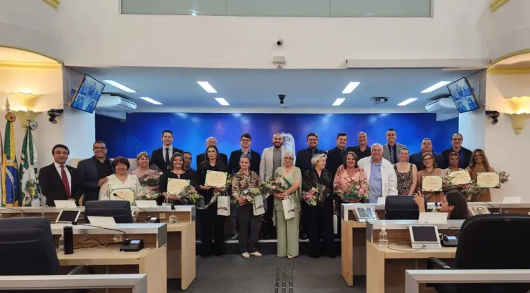 Voluntários recebem Diploma Jacques Rodrigues de Carvalho em homenagem da Câmara