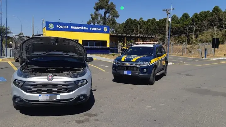Mulheres recrutadas por criminosos são presas com caminhonete roubada do RJ