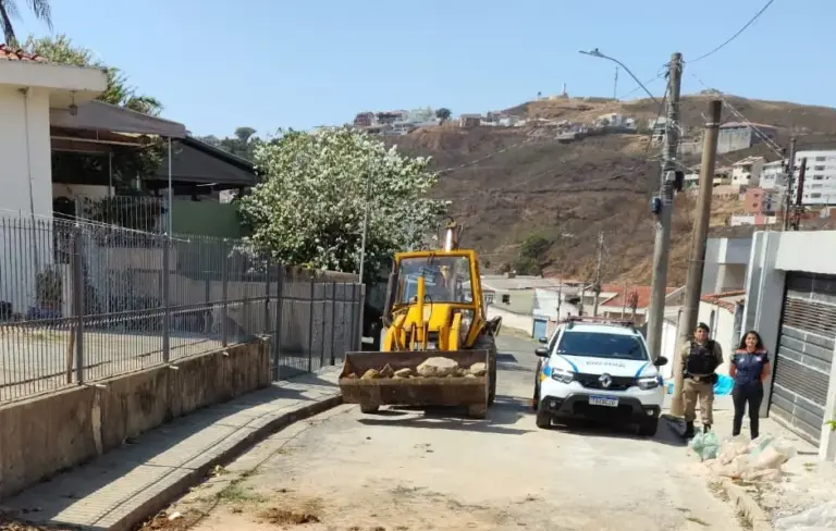 Traficantes cobram "pedágio" e barram ruas no Santa Rita
