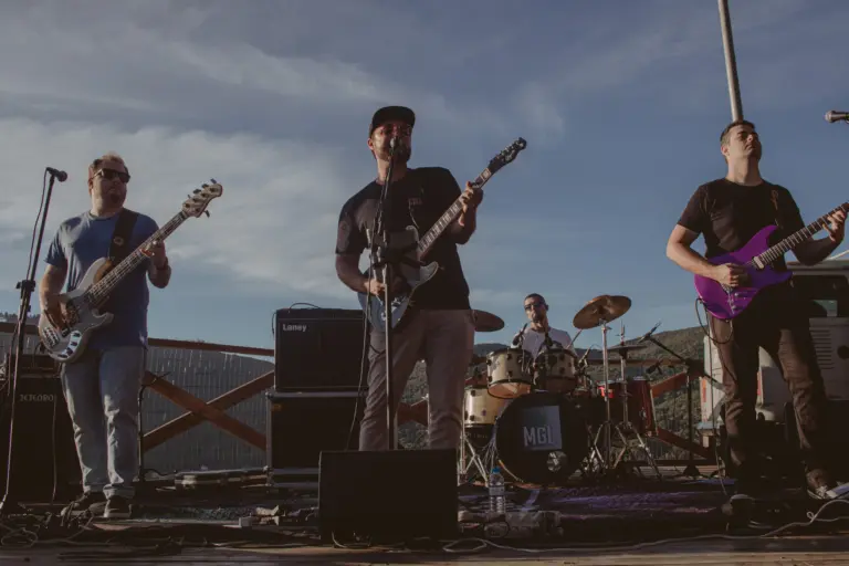 Domingo tem bandas Genes Recessivos e 4&Jazz no Mirante Santa Rita