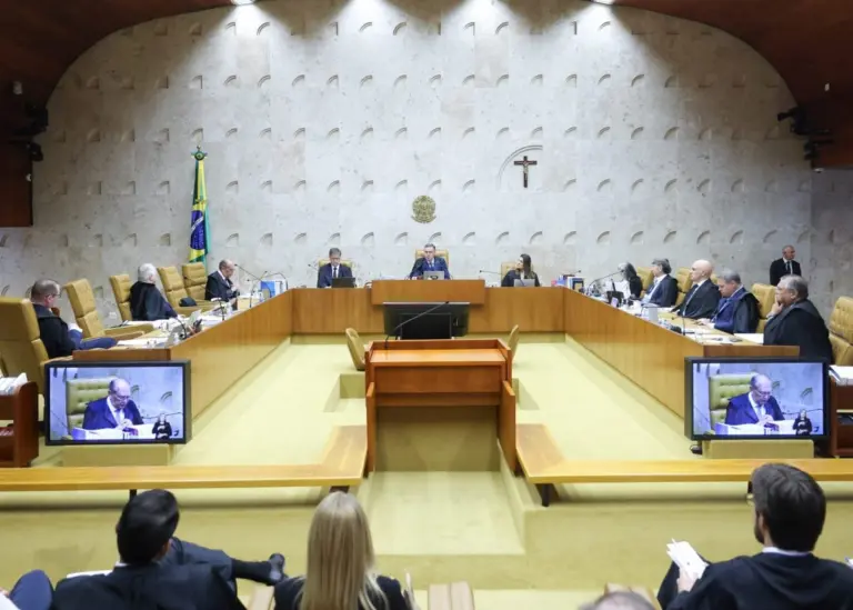 Metade da população diz confiar no STF; maioria desconfia do Congresso, partidos e redes sociais