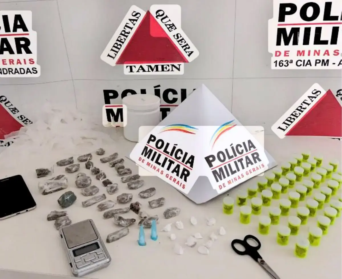 Dupla é flagrada com cocaína, maconha e balança de precisão próximo a escola estadual;