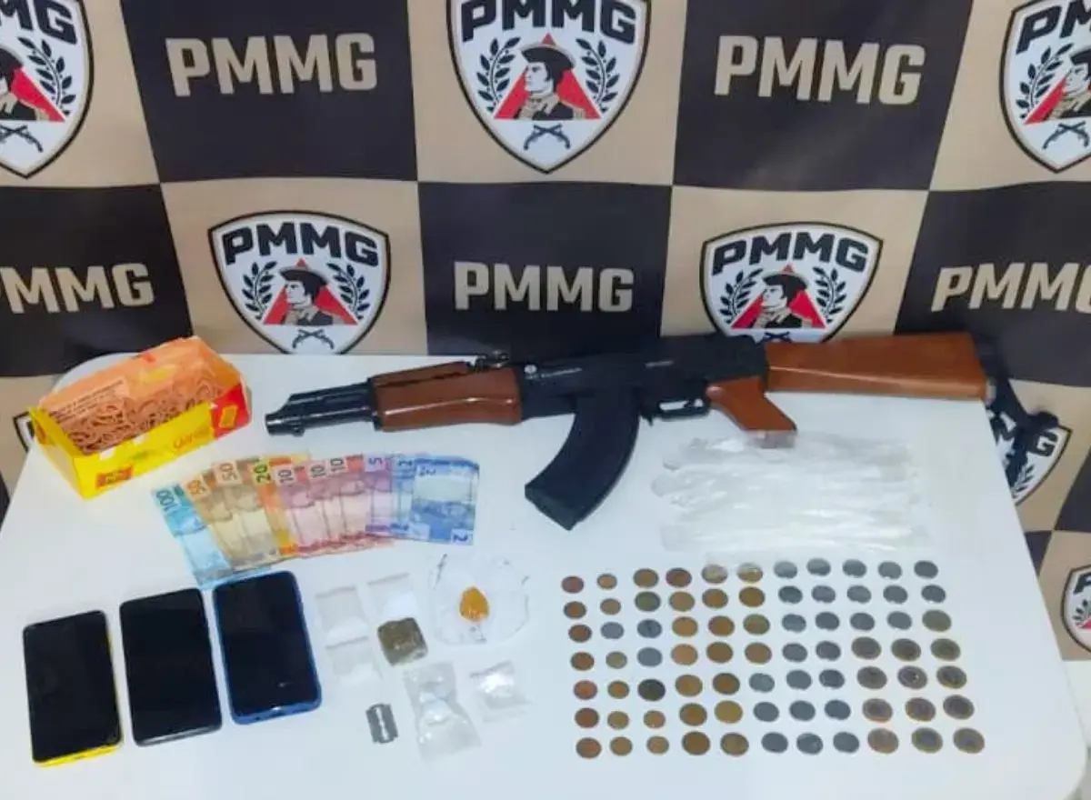 PM desarticula ponto de vendas de drogas e prende suspeito em Andradas