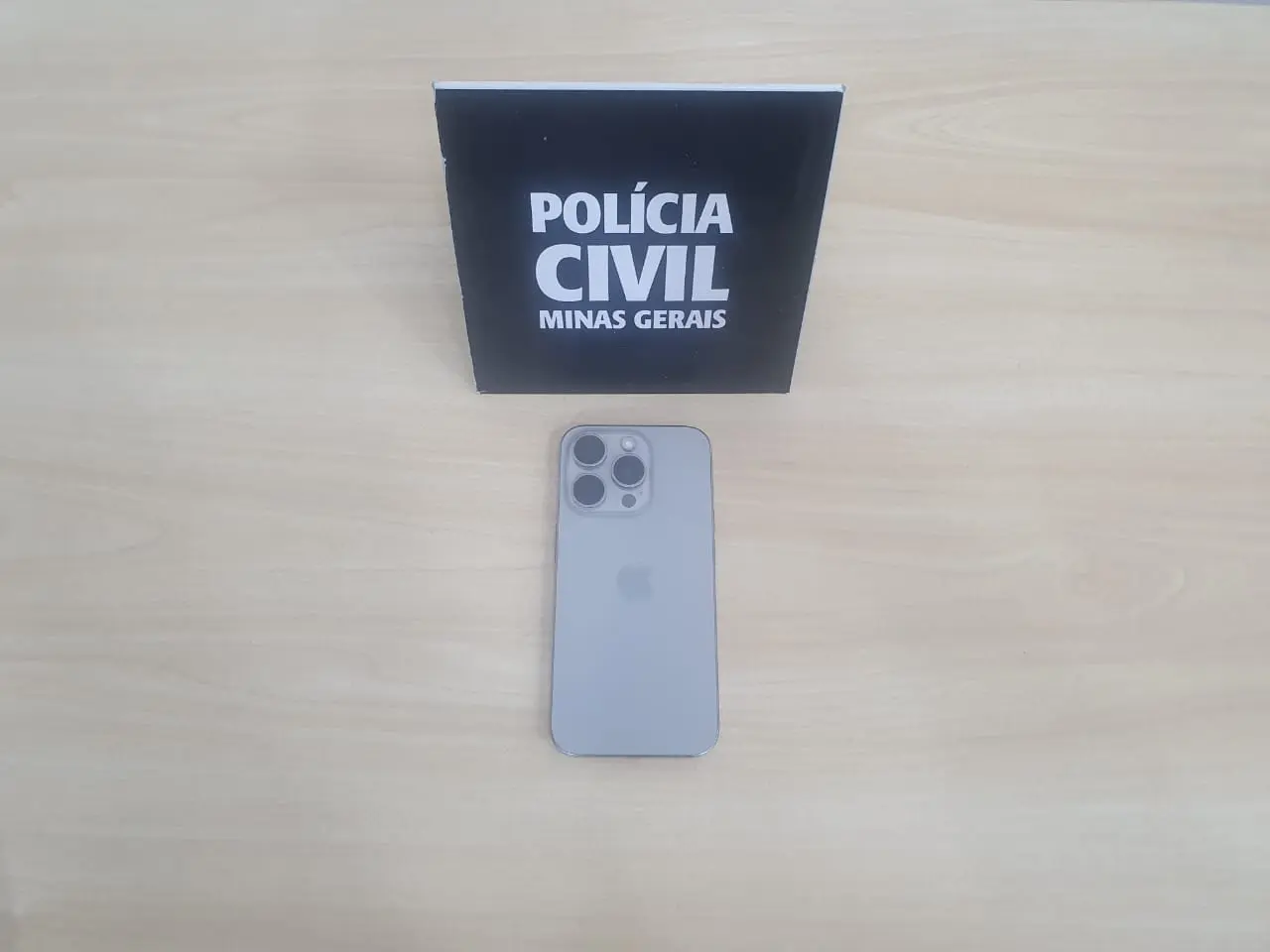 Polícia Civil recupera iPhone de R$ 7 mil furtado e identifica pai e filho como suspeitos