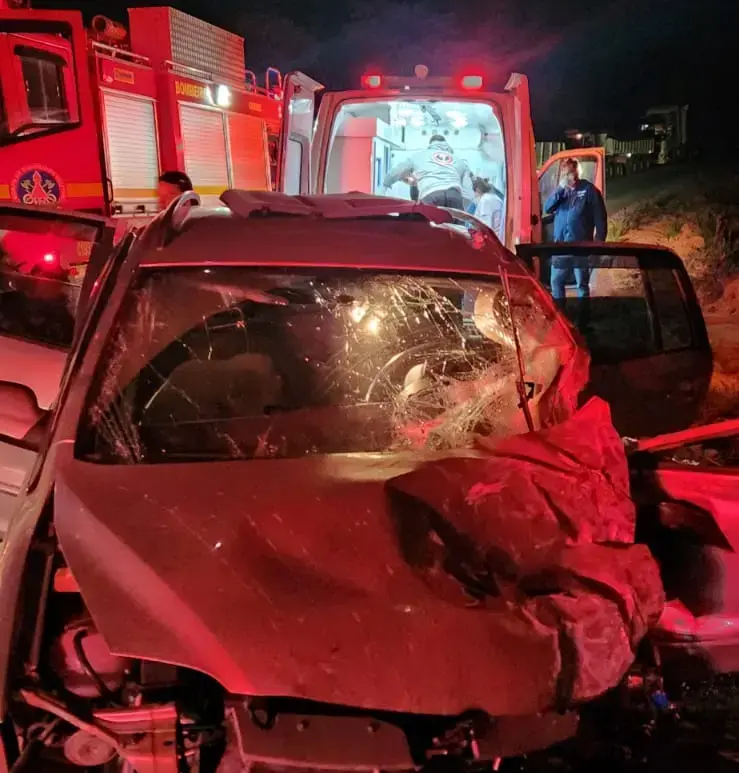 Colisão frontal na MG-267 deixa quatro feridos, em Cambuquira