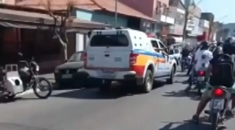 Spray de pimenta em cortejo fúnebre de motociclistas gera revolta em Botelhos