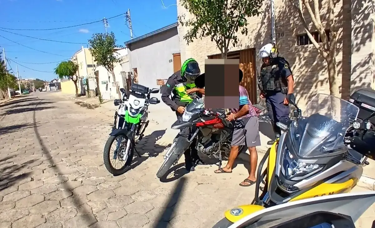 Operação apreende drogas e flagra quatro condutores inabilitados em Poços de Caldas