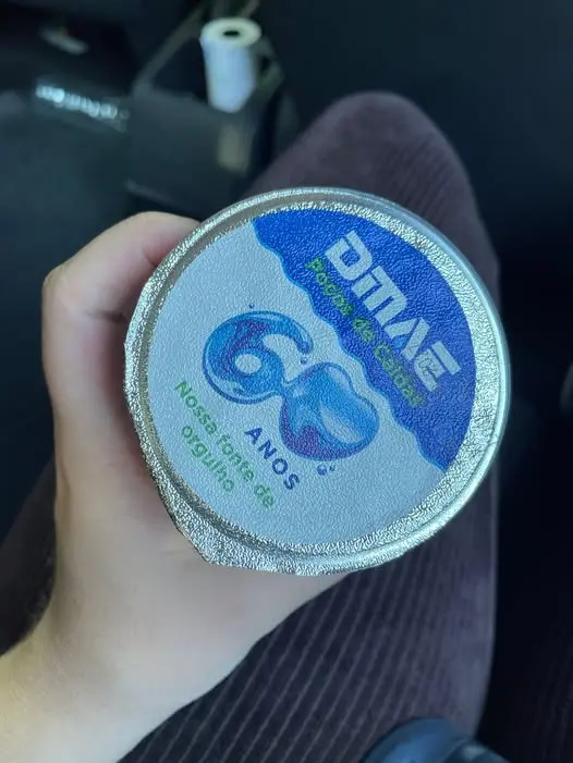Copos de água mineral recebem lacre especial em homenagem aos 60 anos do DMAE