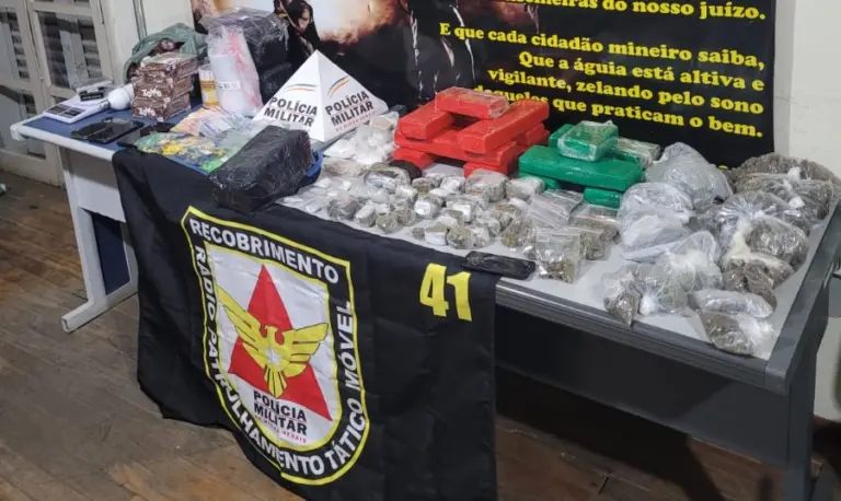 Polícia Militar desmonta esquema de “delivery” de drogas em Poços
