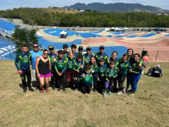 Atletas do BMX Poços Clube se destacam em competições nacionais e internacionais