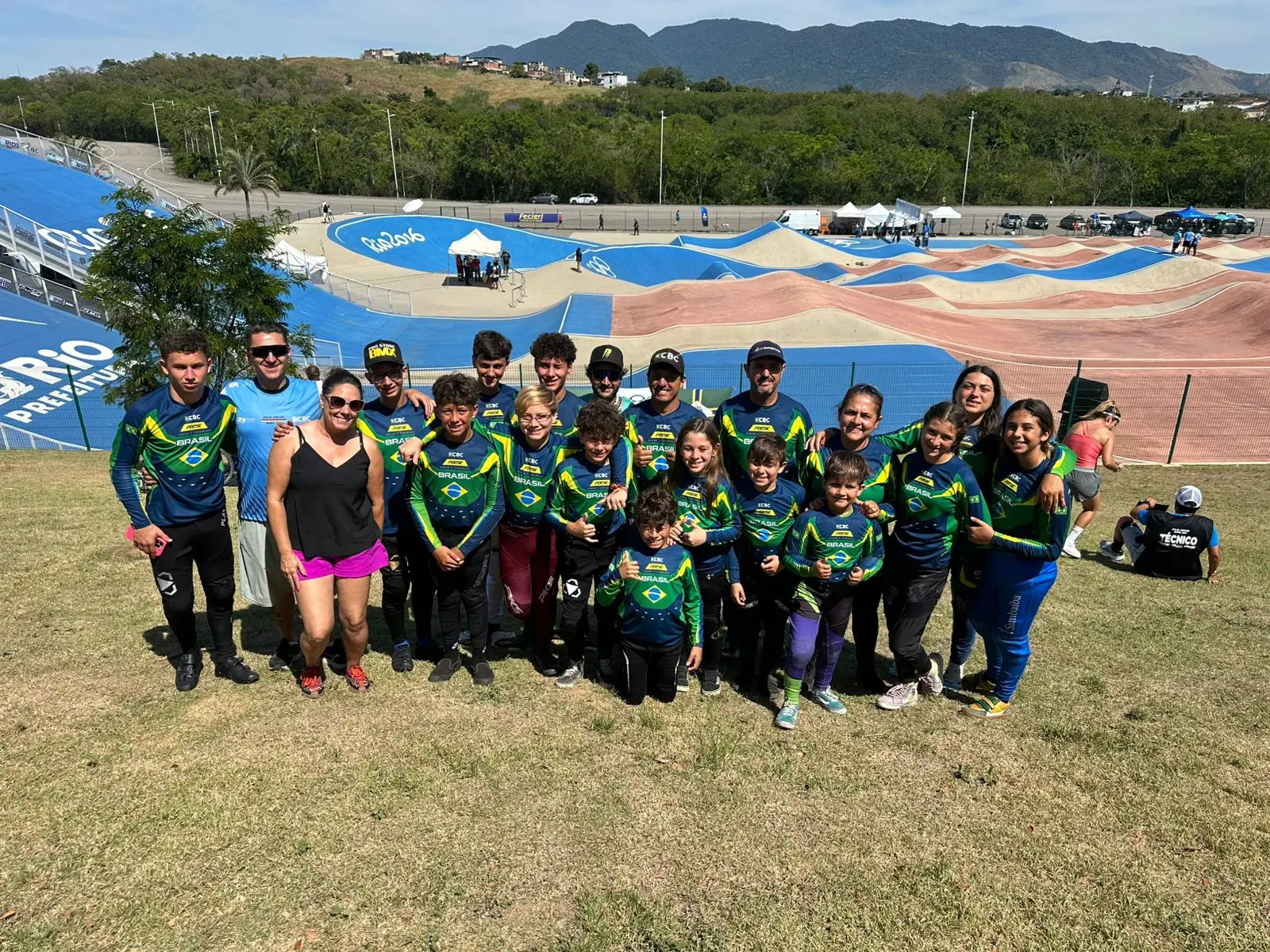 Atletas do BMX Poços Clube se destacam em competições nacionais e internacionais