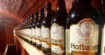 Igreja em Minas produz cerveja centenária com máquinas de 1907