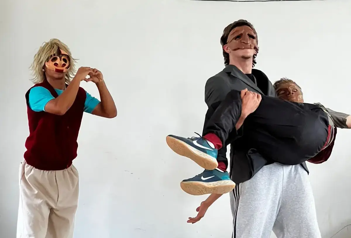 Escola estadual recebe oficina de teatro de máscaras