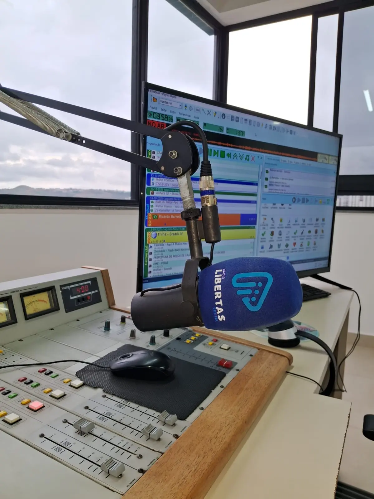 Rádio Libertas divulga trabalhos autorais de músicos de Poços