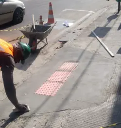 Obras de rampas de acessibilidade são vandalizadas em Poços