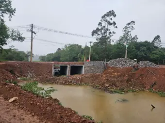 Estrutura principal da ponte da avenida Celanese é concluída e obra entra na fase final