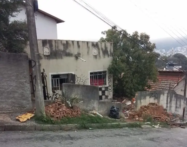 Imóvel particular abandonado sofre intervenção da prefeitura