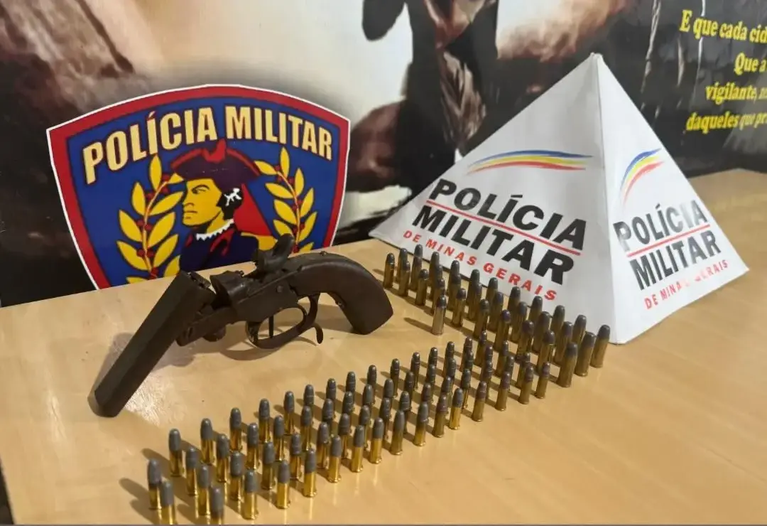 PM apreende arma e munições após denúncias