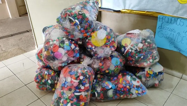 “Ecotampinhas” ensina consciência ecológica e apoio à causa animal em Poços