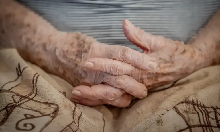 Trabalhadora doméstica de 76 anos é resgatada de escravidão em Minas Gerais