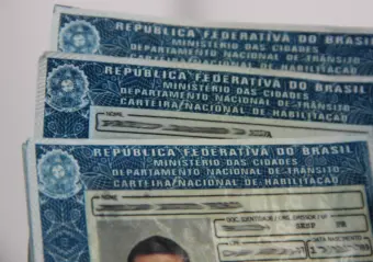 Idoso é preso por vender carteiras de habilitação falsas em MG