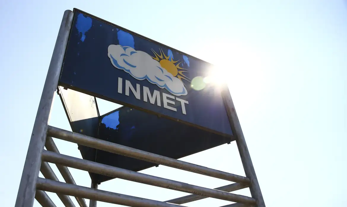 Inmet descarta passagem de ciclone pelo Brasil neste domingo