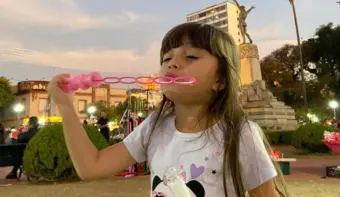Karaokê beneficente busca ajudar menina de 6 anos a obter diagnóstico para doença rara