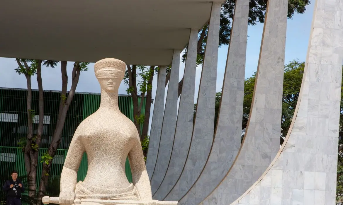 STF julgará se homem em união homoafetiva pode ter licença-maternidade