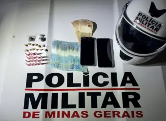 PM apreende drogas e R$ 1.600 com adolescente
