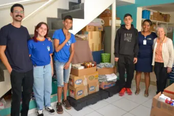 Alunos da escola Polivalente promovem ação solidária em apoio à Santa Casa e ao Café Cacon
