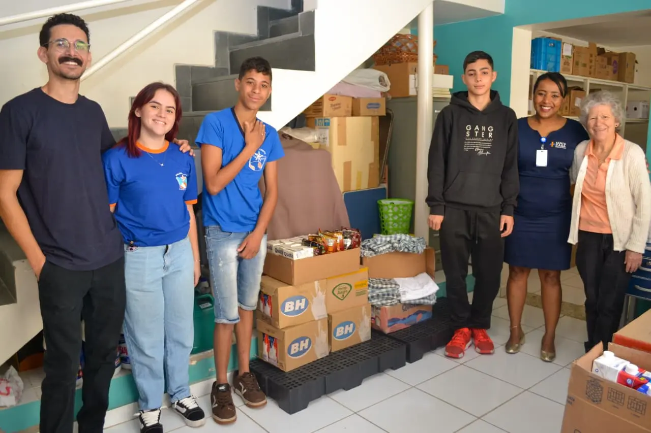 Alunos da escola Polivalente promovem ação solidária em apoio à Santa Casa e ao Café Cacon