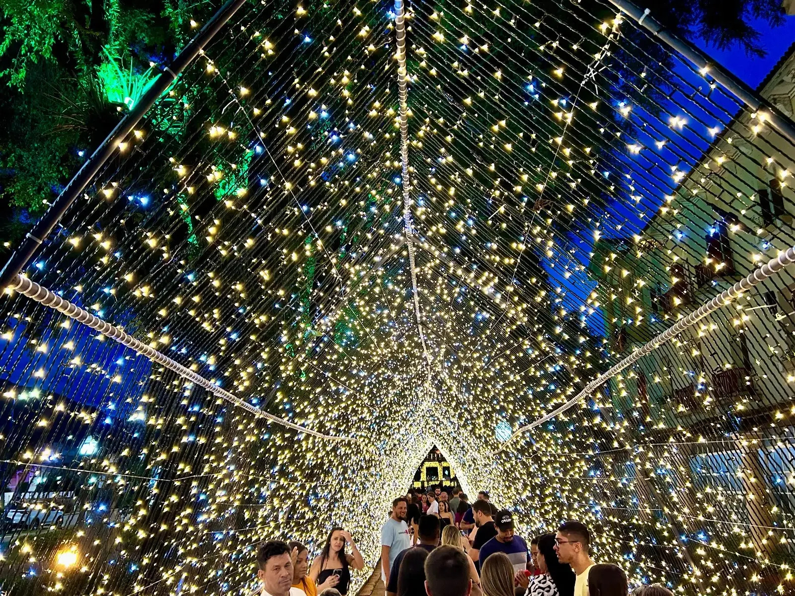 Prefeitura inicia montagem do Natal; investimento será de R$ 420 mil