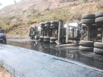 Rodovia segue interditada em Campestre após derramamento de óleo na pista