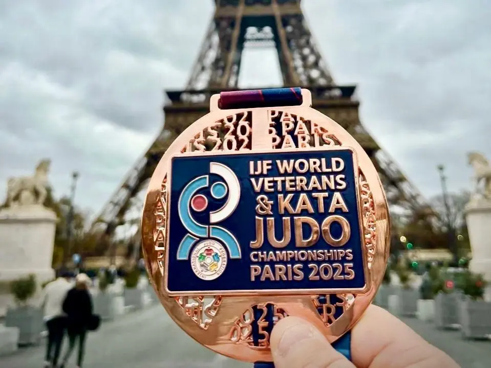 Professor de Poços conquista medalha na França e deixa legado no judô mundial