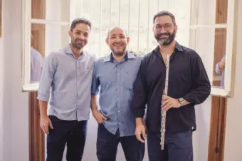 Duo Faria-Batiston e Tom Zé Bortoloto tocam Beatles neste domingo