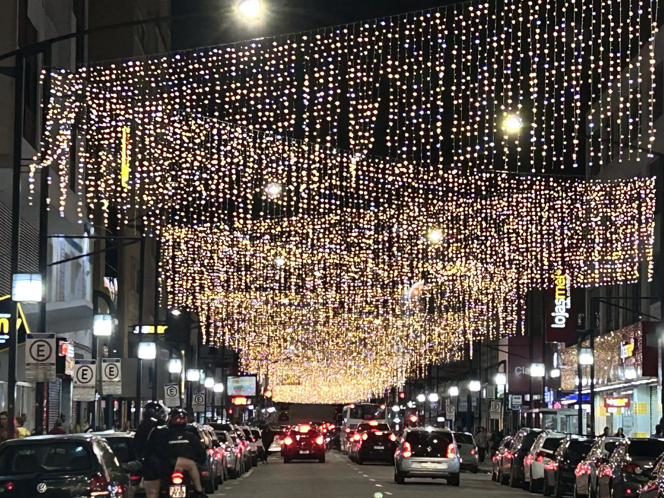 Acendimento das luzes de Natal acontece nesta sexta-feira em Poços