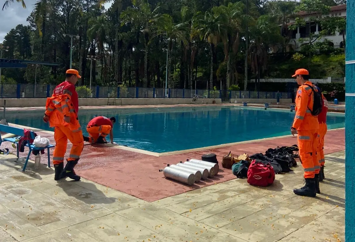 Piscinas do Country Club recebem manutenção e limpeza