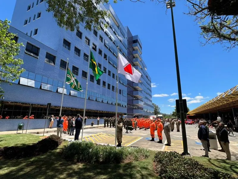 Ato cívico marca do Dia da Bandeira em Poços de Caldas