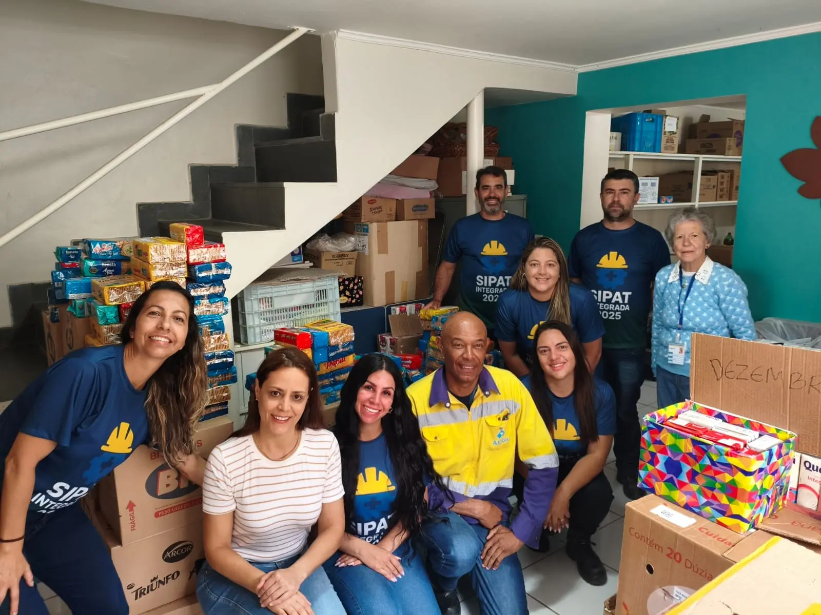 Alcoa realiza doação de bolachas ao Café Cacon