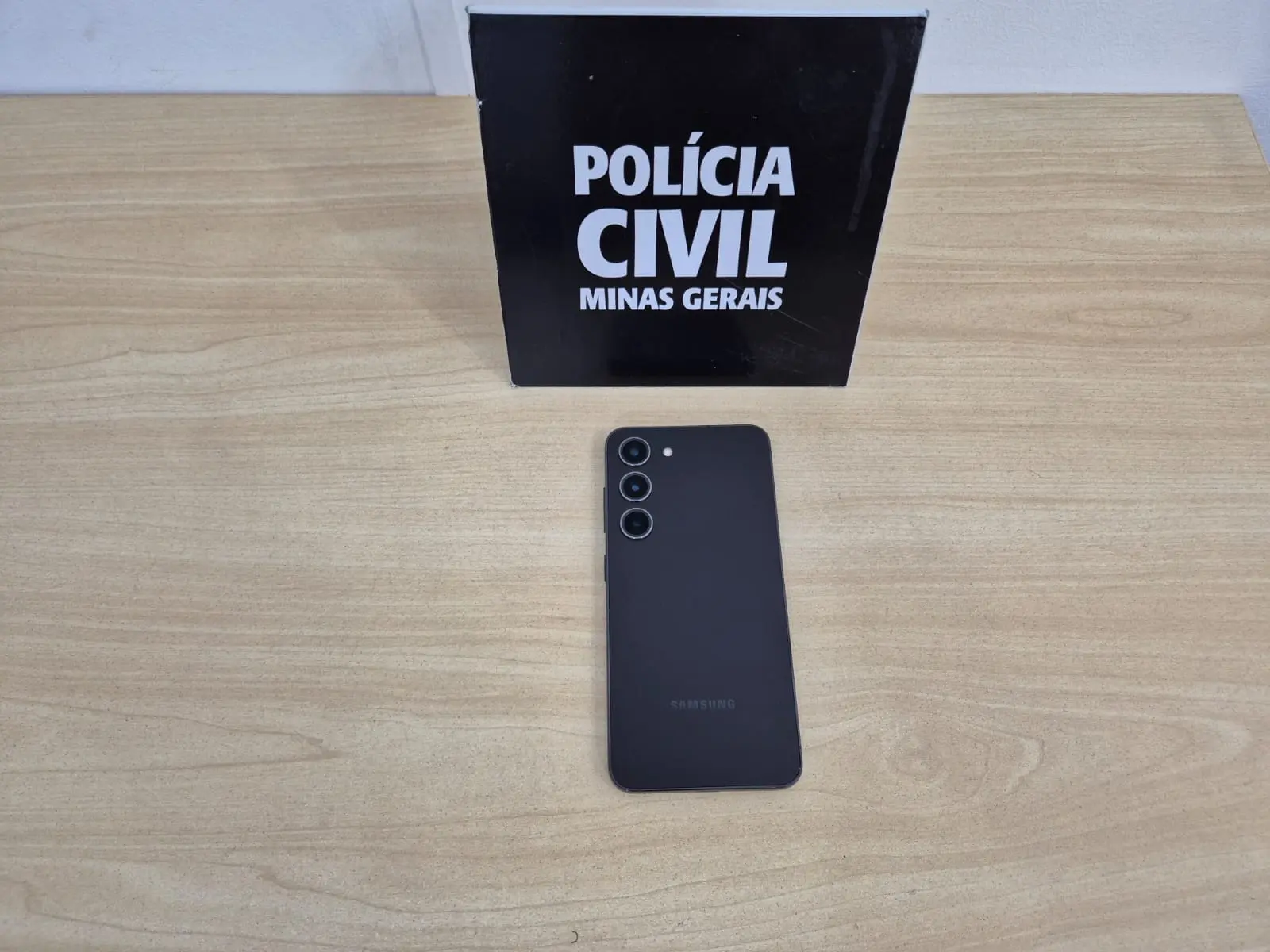 Polícia recupera celular e prende receptador; veja imagens do crime
