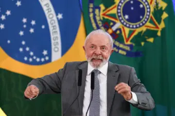 Lula sanciona lei que proíbe linguagem neutra em toda a administração pública