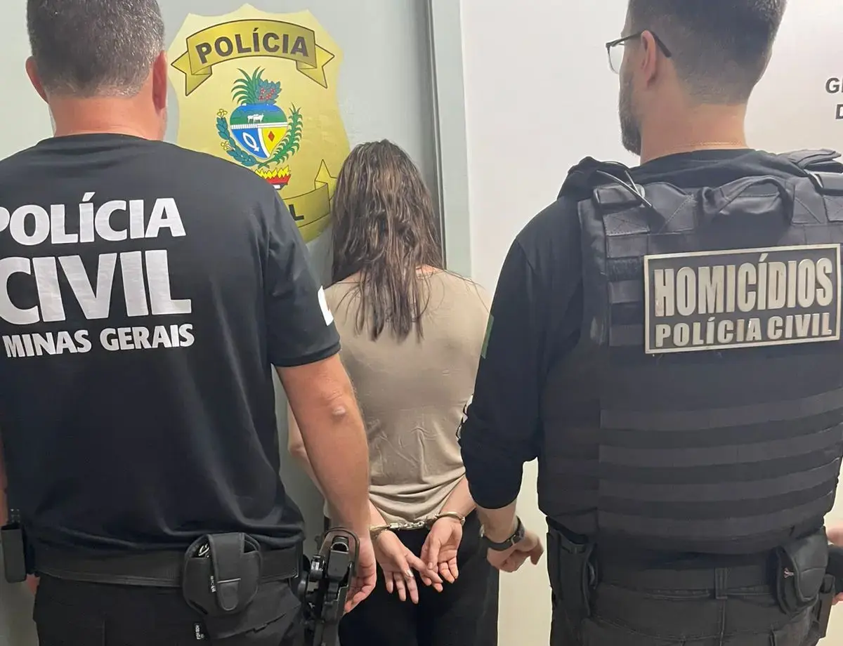 Médica que já raptou bebê é presa por mandar matar farmacêutica para ficar com a filha dela