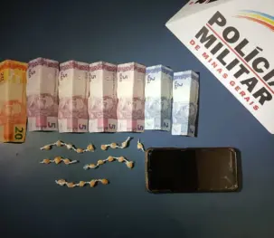 PM impede suspeito de tráfico de engolir pedras de crack