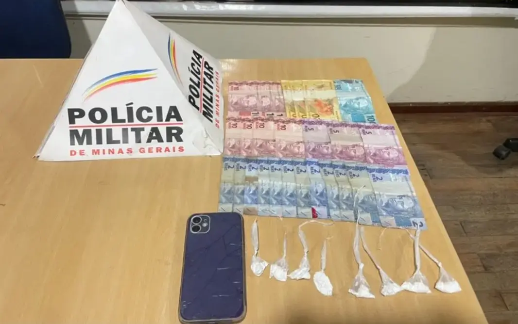 Policiais apreendem cocaína e prendem suspeito por tráfico na zona rural